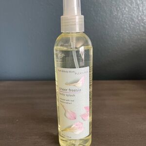 Bath & Body Works Sheer Freesia